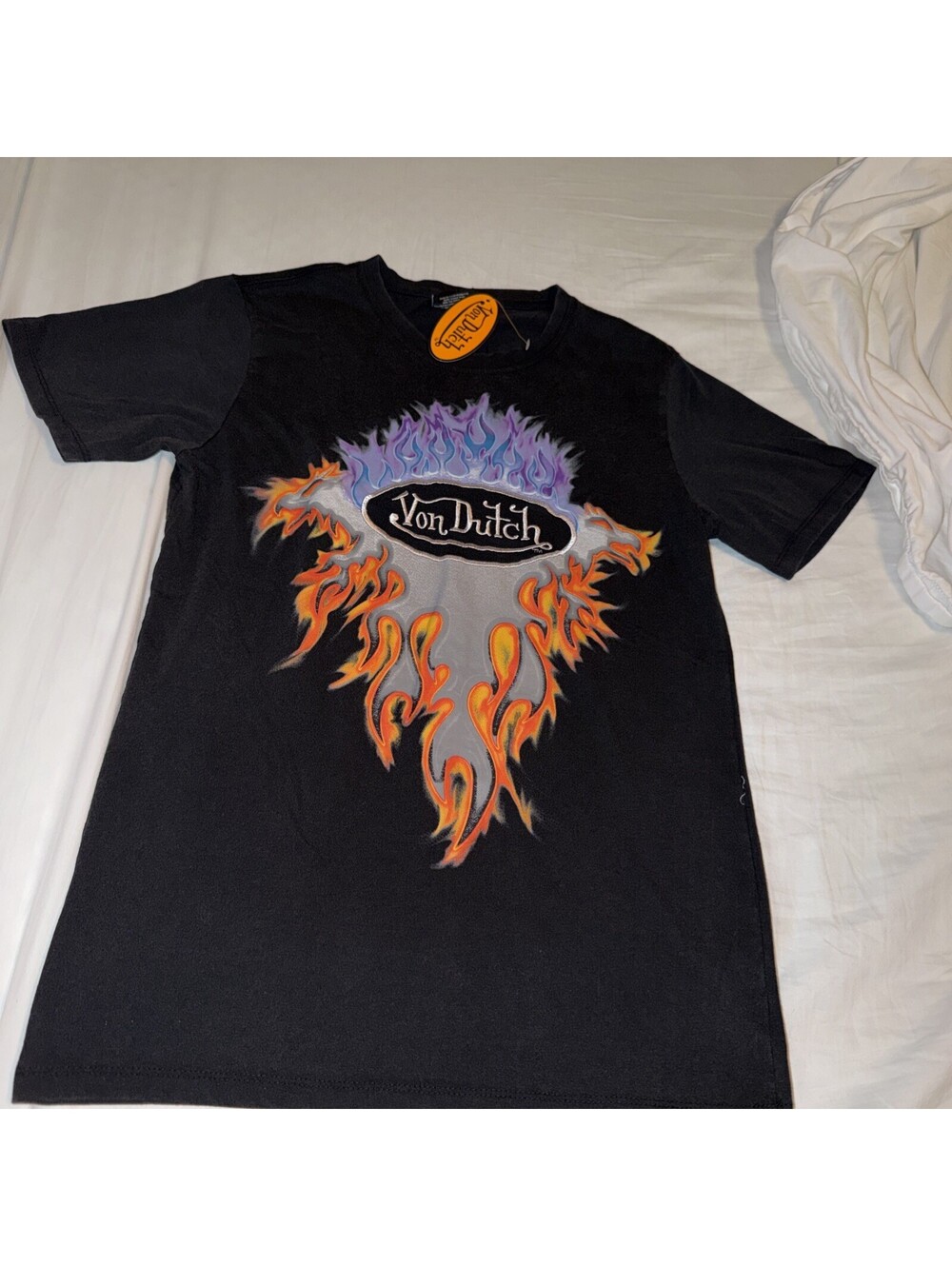 Von Dutch "Flames" size SMALL Embroidered Graphic T-shirt Black.